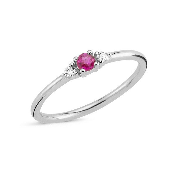 Petit ring i 14 karat hvidguld med rubin og diamanter fra Nuran
